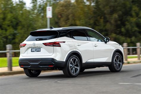 Tematinė nuotrauka: Nissan Qashqai mieste