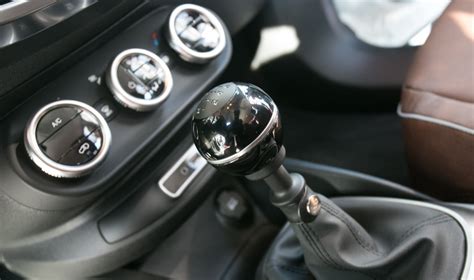 automobilio pavarų dėžės valdymo svirtis
