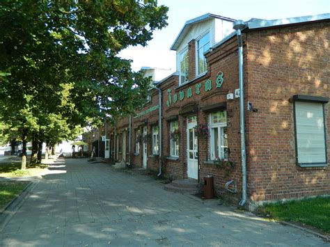 Molėtų raudonų plytų pastatas (nuotrauka)