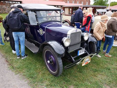 Senovinių automobilių paroda Katedros aikštėje