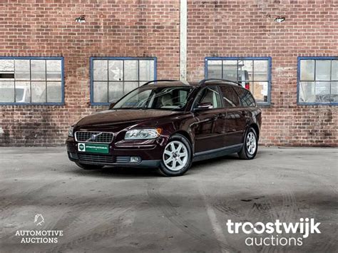 Volvo V50 interjeras su minimalistiniu dizainu