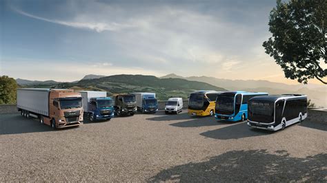 Sunkvežimiai ir autobusai: tematinė nuotrauka