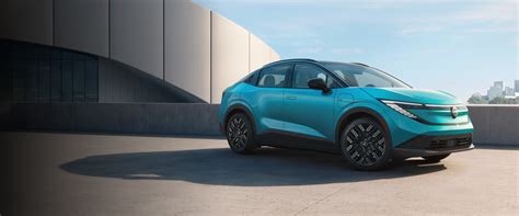 Naujojo Nissan Leaf elektromobilio dizaino eskizas, pabrėžiantis SUV formą ir modernias linijas.