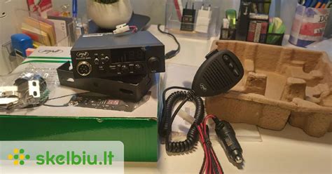 Sunkvežimio su sumontuota CB antena ir radijo stotele salone schema