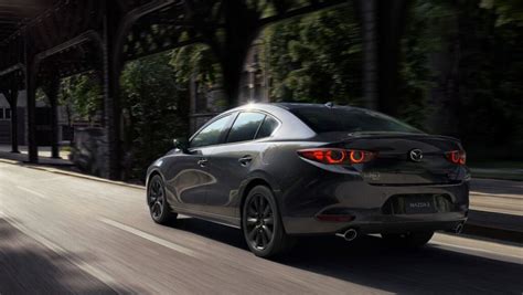Mazda 3 sedano išorės ir salono dizaino schema