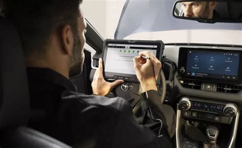 Teminė nuotrauka, vaizduojanti Toyota automobilio diagnostiką servise