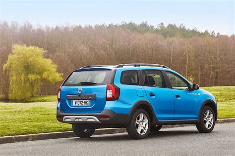Dacia Logan MCV Outdoor arba Stepway modelio eksterjeras, pabrėžiantis naujus žibintus ir krosoverio stiliaus apdailą
