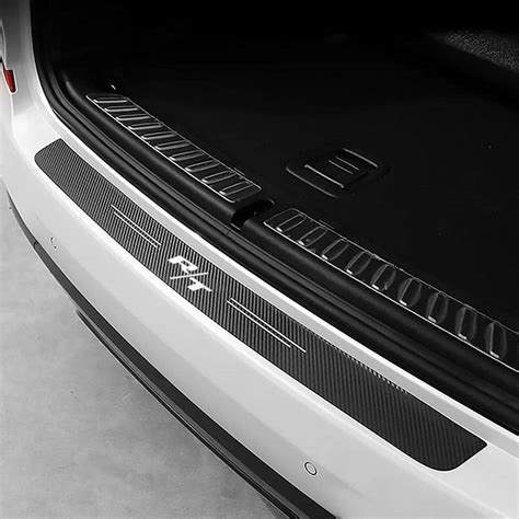 automobilio salono slenksčio apdailos pažeidimai