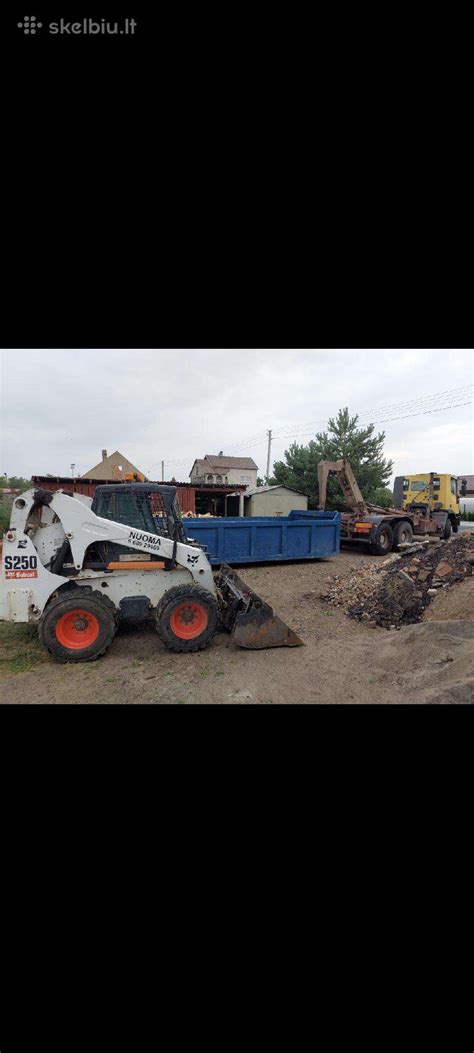 Infografika: Bobcat krautuvo su skirtingais priedais pavyzdžiai