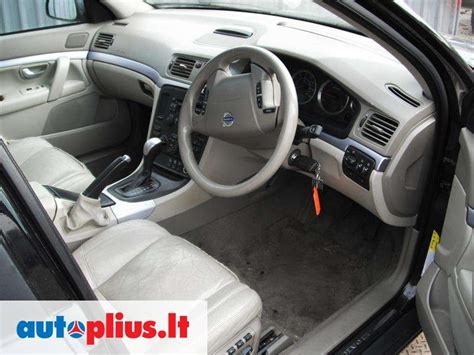 Švarus ir prižiūrėtas Volvo S80 salonas