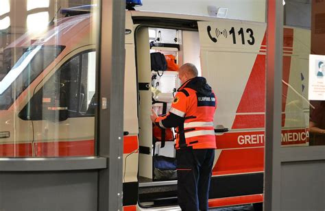 Policijos ir greitosios pagalbos automobilio vidaus įrangos schema