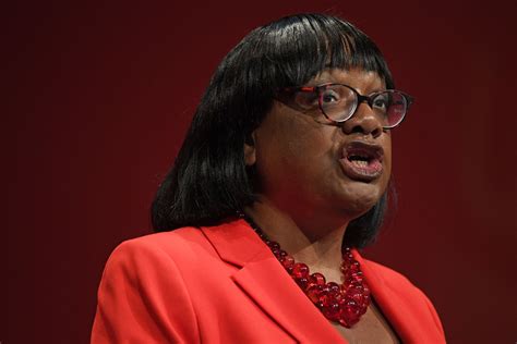 Taksi vairuotojo nufilmuota Diane Abbott