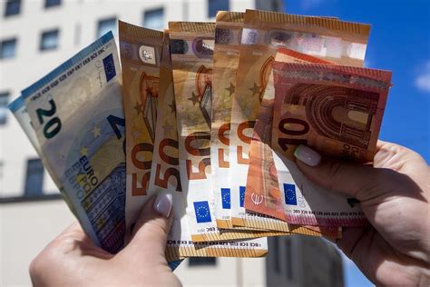 Infografika, lyginanti baudžiamosios atsakomybės už turtinius nusikaltimus ribas Lietuvoje ir kitose ES šalyse