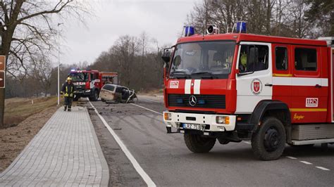 Policijos pareigūnai ir gelbėjimo tarnybos avarijos vietoje Žirmūnuose