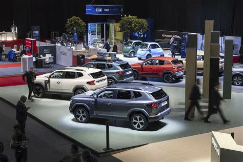 Naujausių automobilių pristatymas Ženevos automobilių parodoje 2024