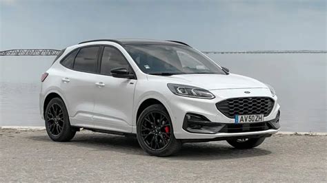 Infografika su Ford Kuga hibrido veikimo principu ir nuvažiuojamais atstumais elektra bei hibridiniu režimu