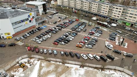 Automobilių stovėjimo aikštelė daugiabučio kieme