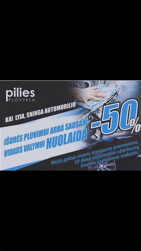 Tematinė nuotrauka su automobilių valymo įrankiais ir cheminėmis priemonėmis