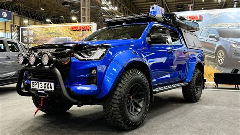 Isuzu D-Max interjero nuotrauka su jutikliniu ekranu