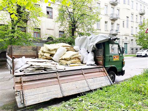 Teminė nuotrauka su krovininiu transportu Kairiuose