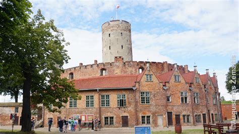 Prūsų bobos prie Gdansko miesto muziejaus
