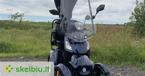 „Muravej“ motoroleris su uždaru krovinių skyriumi