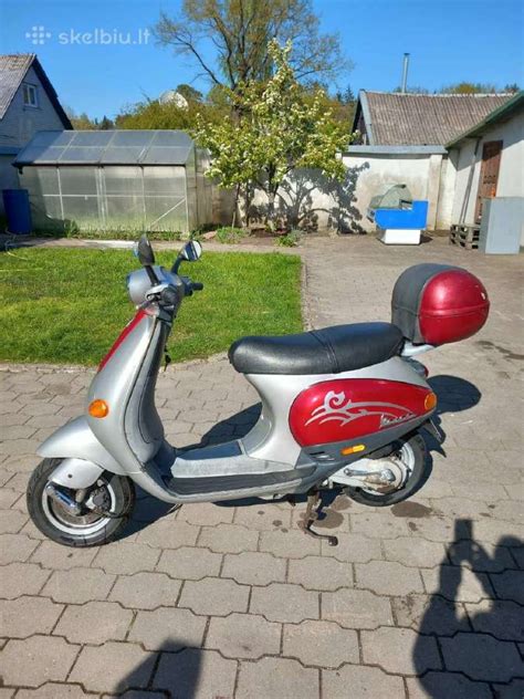 Dekoruotas „Muravej“ motoroleris Kauno gatvėje