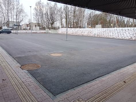 Teminė nuotrauka: automobilių stovėjimo aikštelė prie daugiabučio Vilniuje