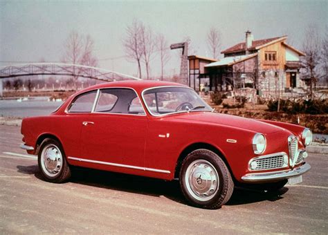 Tematinė nuotrauka: pirmasis Alfa Romeo modelis 24 HP
