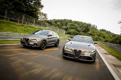 Tematinė nuotrauka: Alfa Romeo Giulia ir Stelvio modeliai