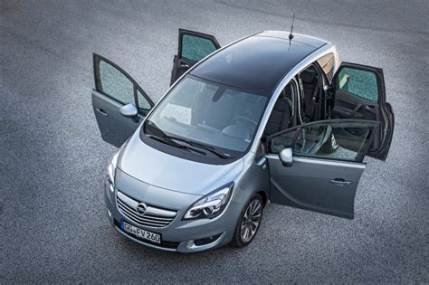 Opel Meriva interjero nuotrauka su pabrėžtais sėdynių lankstumo sprendimais