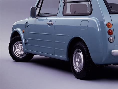 automobilis Nissan Pao hečbekas