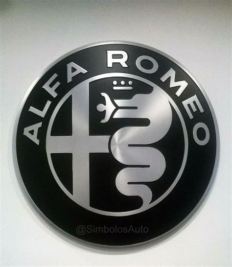 Alfa Romeo emblema su gyvate ir Milano kryžiumi