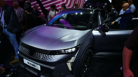schema, rodanti gamyklinės signalizacijos daviklių išdėstymą „Renault Scenic“ salone ir variklio skyriuje