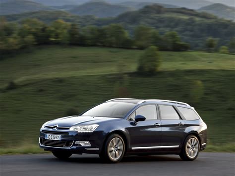 Infografika: Citroen C5 II Tourer techninės charakteristikos ir variklių galios diapazonas (109-241 AG)