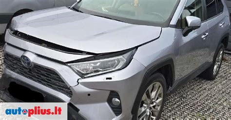Toyota RAV4 modelių evoliucijos infografika