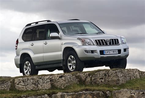 Mechanikas, valantis ir tepantis Land Cruiser 120 diferencialo blokiruotės mechanizmą