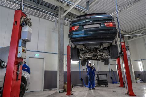 Teminė nuotrauka su Melga autoservisų tinkle esančiais ratlankiais ir padangomis.