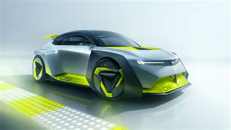 Trijų skirtingų Opel raktų pakabukų (OPL, GSE, #Yes of CORSA) palyginimo infografika