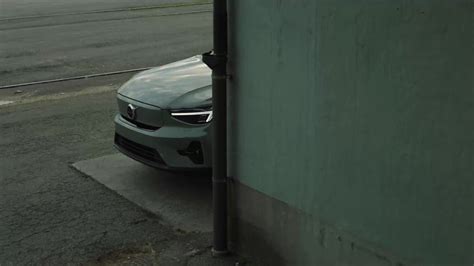 nuotrauka, vaizduojanti susidariusias apnašas Volvo skysčio bakelyje