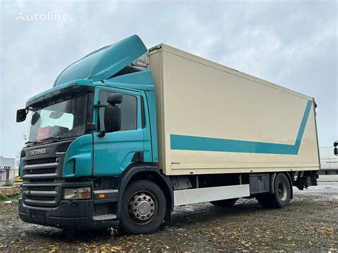 Modernus karinis sunkvežimis Scania su Baltijos šalių vėliavomis