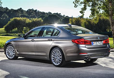 Trijų skirtingų BMW modelių, įskaitant F10 ir F20, palyginimo diagrama