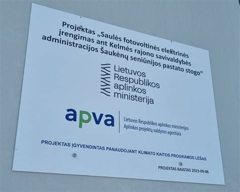 Administracinio pastato fasadas su įmonės logotipu