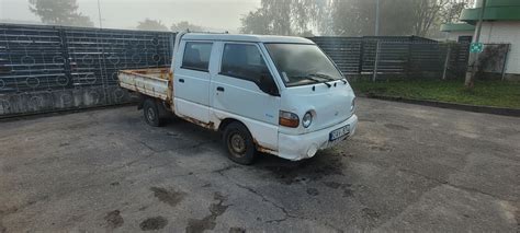 Nuotrauka, vaizduojanti naudotą lengvąjį automobilį, parduodamą aukcione