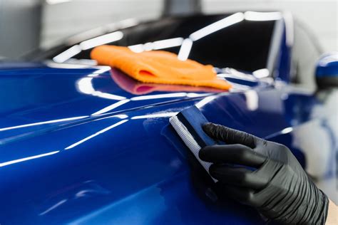 automobilio poliravimo ir nuriebalinimo nuotrauka