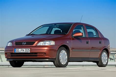 Opel Astra interjero apžvalga