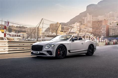 „Bentley“ hibridinių modelių asortimentas