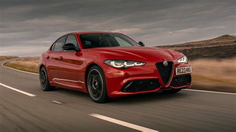 Alfa Romeo Giulia sedano eksterjero nuotrauka, stovinti mieste