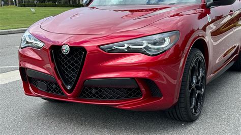 Alfa Romeo Stelvio visureigio eksterjero nuotrauka