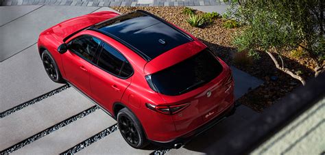 Alfa Romeo Stelvio variklio skyriaus nuotrauka